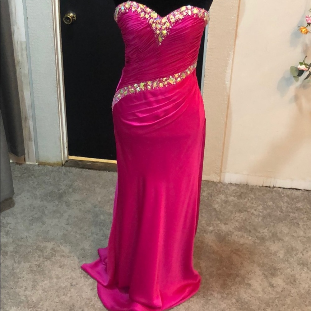 Fitted prom dress